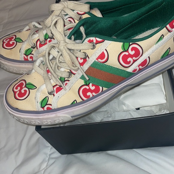 Authentic cherry 🍒 Gucci canvas sneakers - Picture 4 of 7